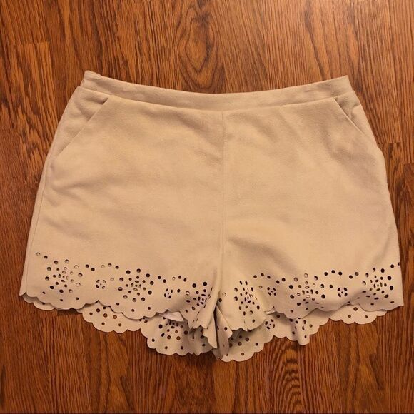 Lauren Conrad Faux Suede Scalloped Shorts Size M - Picture 1 of 6